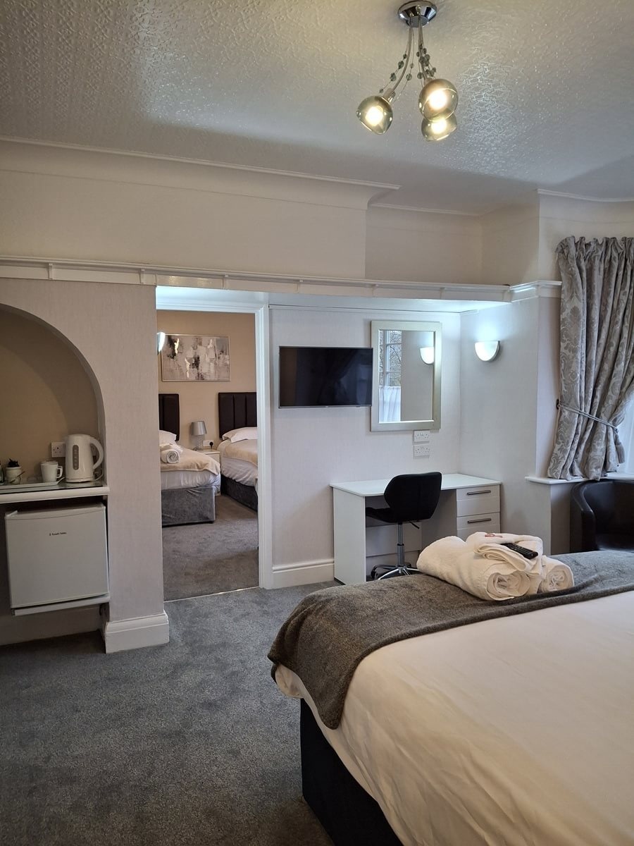 Glenwood Guesthouse 2026 Room7 01 Family Suite